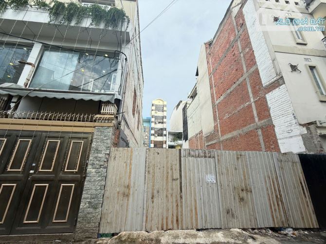 Chính Chủ Cần Bán Khuôn Đất 2 MT Ngay Nguyễn Văn Trỗi - 7m*20m- GPXD Hầm 7Tầng -Gía: 39Tỷ