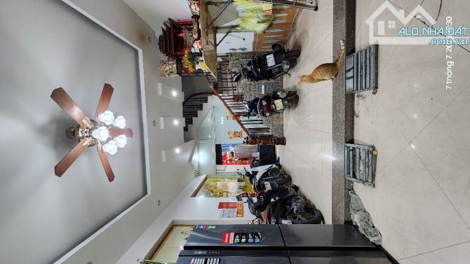 Phố Vũ Tông Phan, Mặt Ngõ Thông Kinh Doanh, Ô Tô, Nhà Đẹp, 58m² × 5 Tầng, Nhỉnh 15 tỷ.