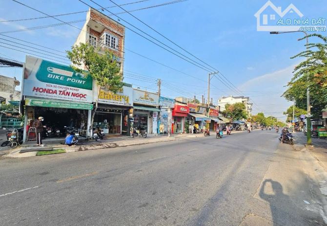 Nhà mặt tiền kinh doanh gần ngã tư 550, phường Dĩ An, Tp Dĩ An