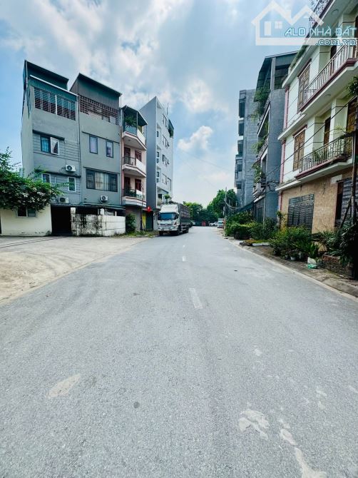 BÁN NHÀ PHỐ THẠCH BÀN NGÕ THẲNG TẮP 5 TỶ 35m 5 TẦNG MT 4m Ô TÔ KINH DOANH MỚI TINH