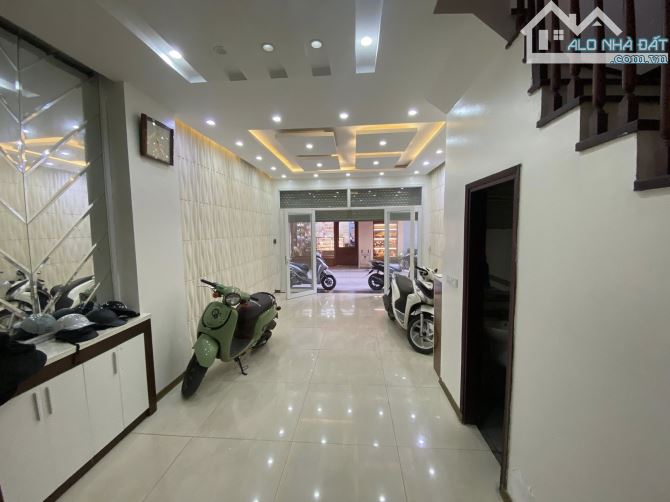 Chính chủ bán nhà 6 tầng, 52m, ở sướng, kinh doanh đông khách, ô tô vào nhà, Thái Hà