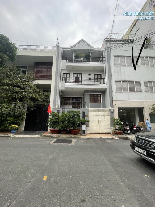 Bán nhà mặt tiền khuôngv việt , tân phú. DT: 8x17m , giá bán 18.5 tỷ TL