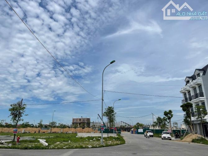 Cần bán nhà xây thô 3 tầng Phường Đông Hương, Thành phố Thanh Hóa, KĐT 3208, 90m2 giá tốt
