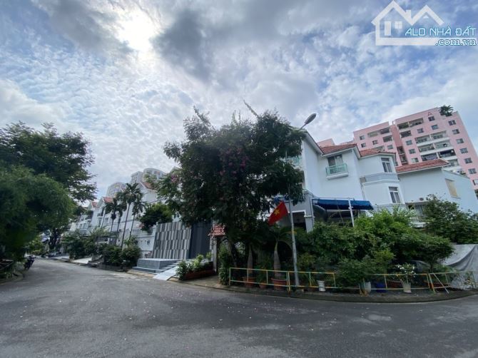 Bán BIỆT THỰ KDC Conic Nguyễn Văn Linh, Bình Chánh, 8,5x18, 3 tầng, nhỉnh 14 tỉ