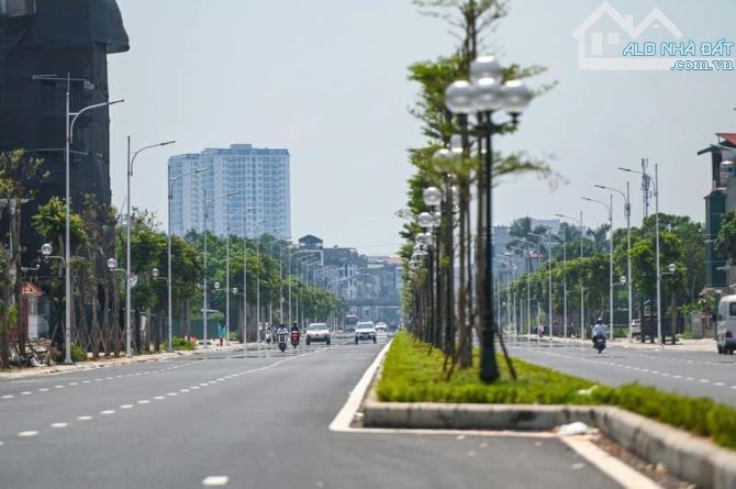 CHÍNH CHỦ GỬI BÁN LÔ ĐẤT MẶT PHỐ HỒNG TIẾN. THÀNH PHỐ HÀ NỘI  Diện tích 30