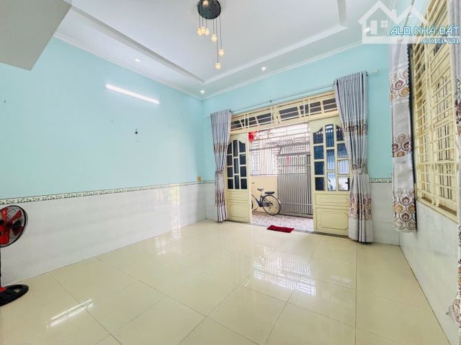 Bán Nhà Hóc Môn 2 Mặt Tiền - 78M2 (5,5x 14m ) - 2Tầng - HXH Thông-  Chỉ 3.1Tỷ.