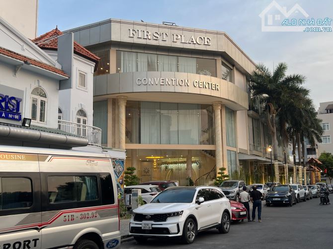 Bán Nhà Đường Hoàng Việt, P4, Tân Bình. DT: 355m2, XD: Hầm 6 Tầng Giá Bán 59 Tỷ