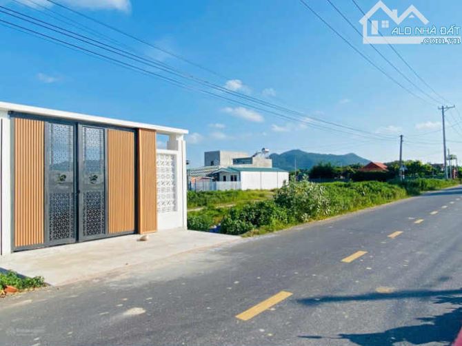 mặt tiền khu biệt thự Phan Gia. Ngay Tỉnh Lộ 44B vô 200m. CHI 900TR