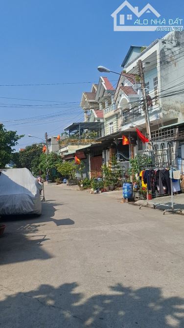 BÁN NHÀ ĐÔNG HÒA, LÔ GÓC VIP – NGANG KHỦNG 7.6M – NHÀ 3 TẦNG ĐẸP – CHỈ 7.95 TỶ‼️