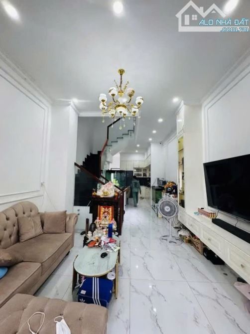 Nhà đẹp 4 tầng BTCT, hẻm 8m Văn Cao, 80m2, 4PN, tặng full Nội thất