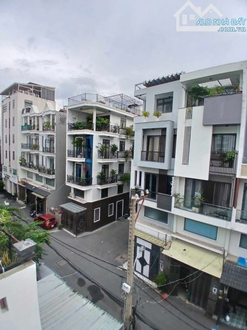 CHDV 6 TẦNG THANG MÁY 135m2 - 16 PHÒNG THU NHẬP HƠN 100TR/THÁNG