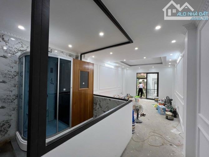 Hơn 19 tỷ có nhà 70 m2, 7 tầng tại Đống Đa, ô tô 7 chỗ, kinh doanh