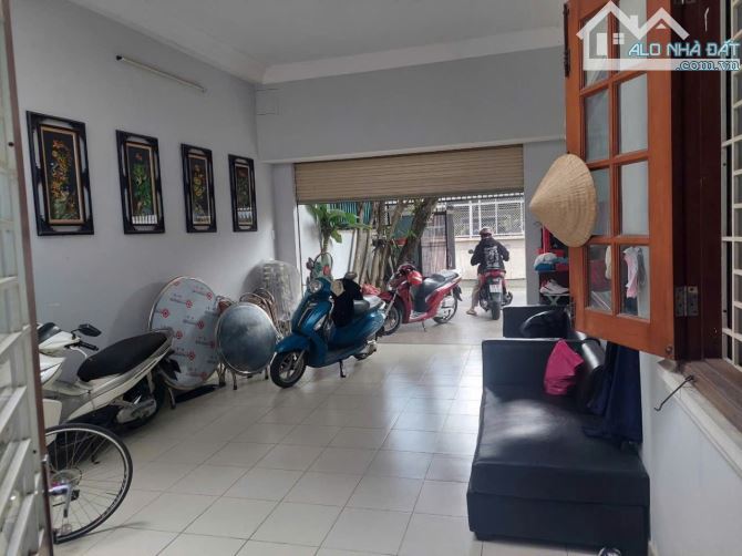 BÁN NHÀ BIỆT THỰ 3 TẦNG, MẶT TIỀN KHU CHỢ KIẾN THIẾT, HIỆP PHÚ Q9