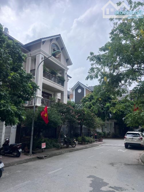 BÁN CĂN LIỀN KỀ KĐT TRUNG HOÀ, CẦU GIẤY- Ô TÔ TRÁNH, VỈA HÈ- 96M2, 5 TẦNG_ GIÁ 26.8 TỶ.