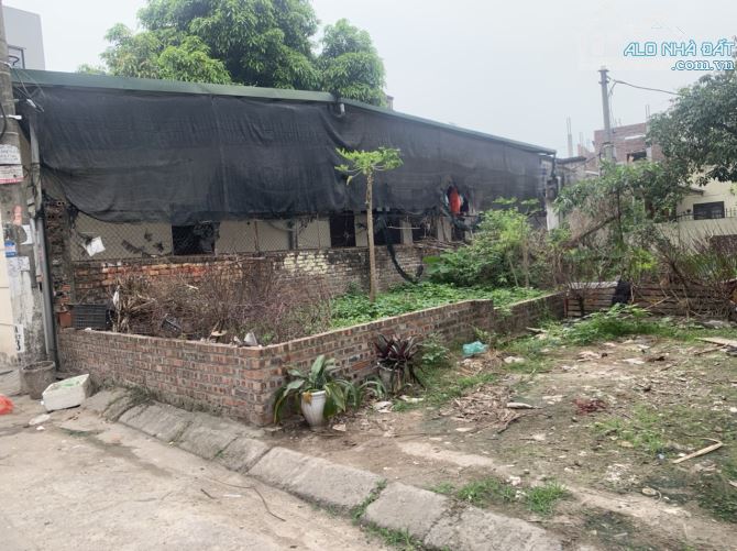 Chính chủ bán 30m đất tổ 15 Thạch Bàn chỉ 4 tỷ đồng, ngõ nông, cách đường ô tô tránh 50m