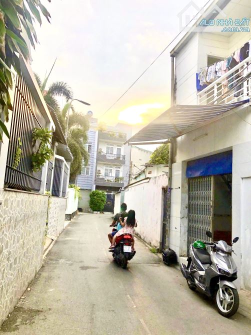 Gấp bán Nhà lô góc 3 tầng - HXH thông - P. Bình Trưng Tây, Q.2 – Chỉ 4.7 tỷ TL
