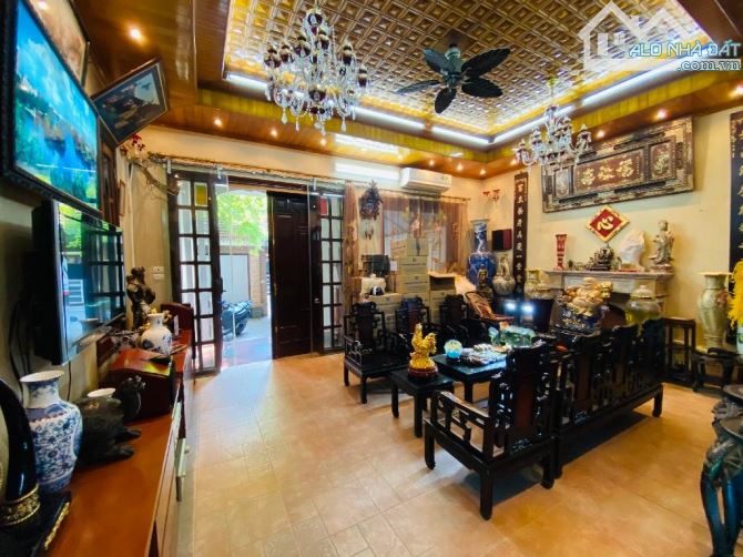 Bán đất phố Hoàng Ngân! Siêu hiếm đầu tư, ô tô vào nhà, tặng Villa 3.5 tầng, 186m2 - 43tỷ - 2