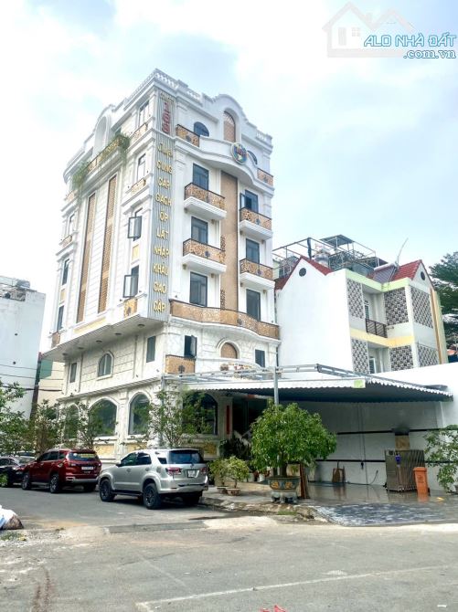 Bán nhà góc 3 mặt tiền khu tên lửa  8×15 thu nhập 150tr/tháng.