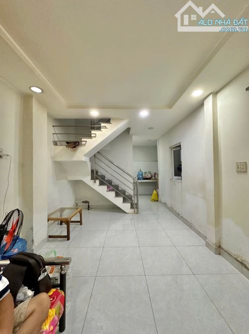 Chỉ hơn 4Đ Nhà Ngay T Tâm Quận 10 3/2-30M2-2 Tầng Hẻm đẹp thông ‼️‼️