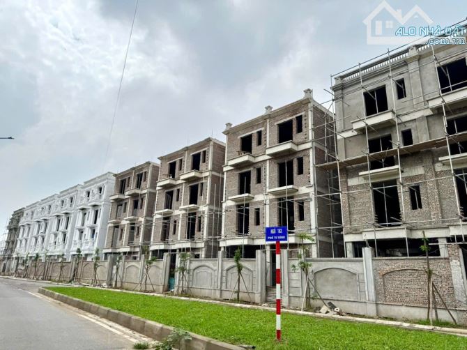 Giảm 1 tỷ bán gấp nhà 5 tầng dân xây Phân Lô quân đội A38 Tư đình, 2 oto tránh, Dt 60m2