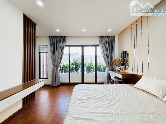 QUẬN 7 NHÀ ĐẸP, HẺM XE HƠI, 4 TẦNG, KẾ MẶT TIỀN, 86M2, GẦN NGUYỄN THỊ THẬP