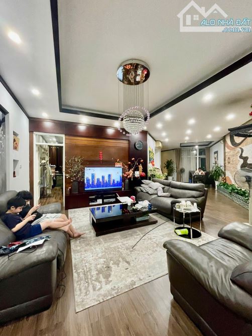 BÁN CHUNG CƯ CAO CẤP 24T1 HOÀNG ĐẠO THÚY - 120M2 -  9 TỶ - NỘI THẤT CỰC KỲ SANG TRỌNG