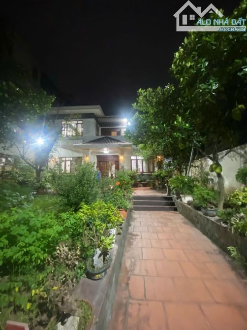 Bán biệt thự 2 tầng yna dt 300m mt 13m hướng nam giá 17 tỷ
