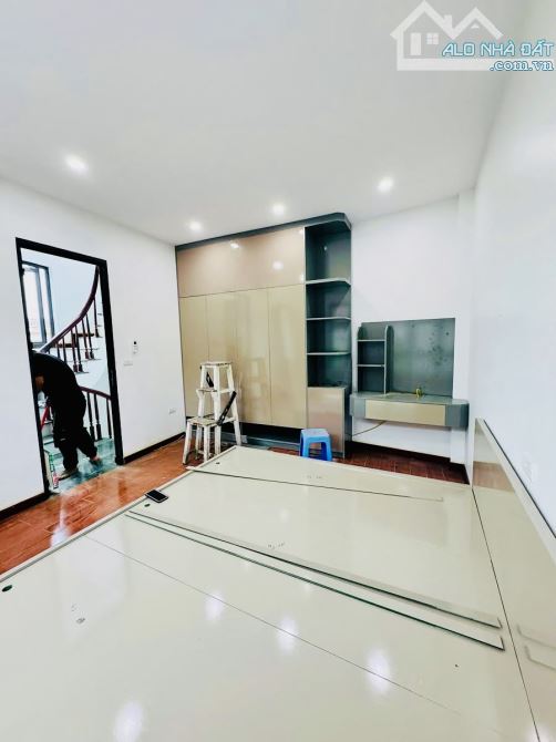 BÁN NHÀ PHÚC ĐỒNG- DÂN TỰ XÂY 35m2-CĂN GÓC, SANTAFE ĐỖ CỬA-NHỈNH 5 TỶ