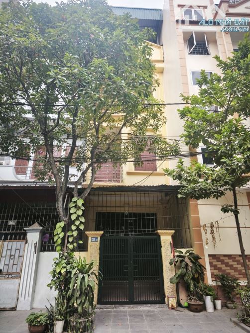 Nhà đẹp Lâm Hạ 79X5T, ngõ thông, vỉa hè, ô tô tránh, kinh doanh, view hồ, nở hậu 26.6 tỷ.