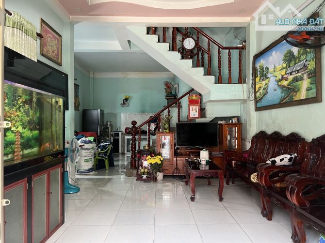 Bán nhà đẹp 5x12, đường nhựa 10m, Dĩ An, nhỉn 3 Đồng TL NHANH