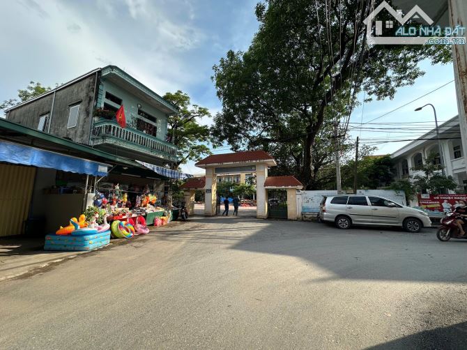 50m mặt ngõ cách đường Đức Thượng vài nhà 4 chỗ đến cửa
