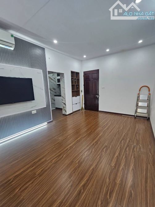 Bán căn tập thể thống kê mặt phố Phố Láng Hạ, sử dụng 65m2, giá 3.65 tỷ (có thương lượng)