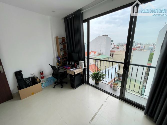Nhà đẹp nội thất hiện đại ô tô vào nhà ngõ Phố Giang Biên DT 47m2 . Giá 11.2 tỷ - 10