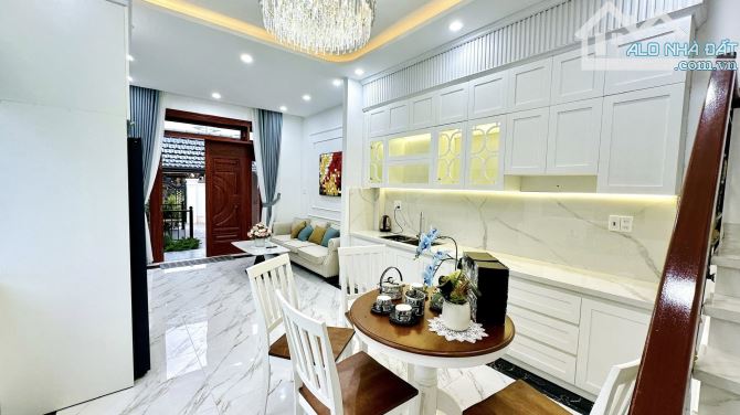 Biệt thự Lê Ngô Cát view Đà Lạt 110m2, ngang 5m, 3 ngủ full nội thất, ô tô đỗ cửa vào nhà - 1