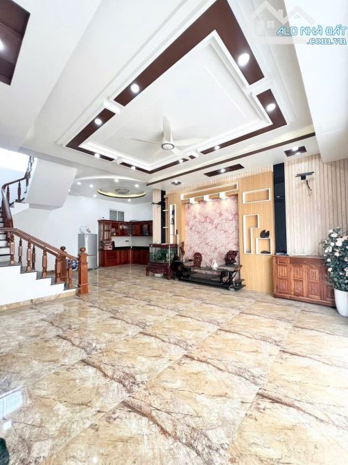 Nhà 3 tầng gần Metro Sở Dầu, oto đỗ cửa 65,6m2 chỉ 3,95 tỷ - 1
