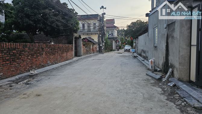 LƯƠNG QUY ĐƯỜNG OTO VÀO ĐẤT - GIÁP THỊ TRẤN - CÁCH BÌA LÀNG OTO TRÁNH DỪNG ĐỖ NGÀY ĐÊM 30M - 1