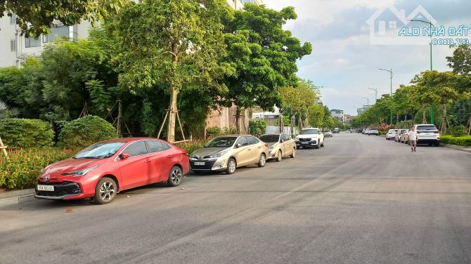 Bán BT Minh Tâm, Cổ Linh, Gara 3 oto, thang máy, 90m2, mt 4.7m, 6 tầng, 23.95 tỷ, ở sướng - 1