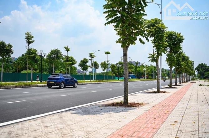 CHÍNH CHỦ GỬI BÁN LÔ ĐẤT MẶT PHỐ HỒNG TIẾN. THÀNH PHỐ HÀ NỘI  Diện tích 30 - 1