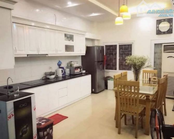 Bán nhà Phạm Văn Đồng , 34m2 chỉ 6.95 tỷ , ngõ thông, gần ô tô , lô góc , full nội thất - 1
