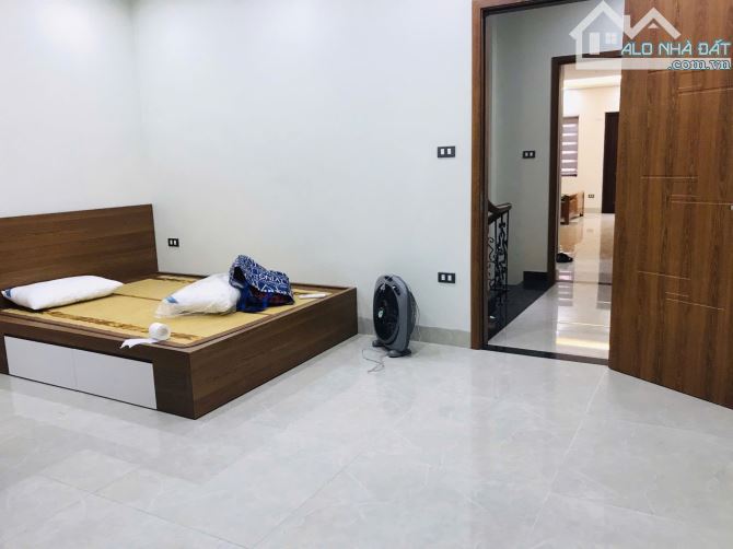 Cho thuê nhà riêng Ô tô đỗ cửa ngõ Huỳnh Thúc Kháng - Đống Đa - 1