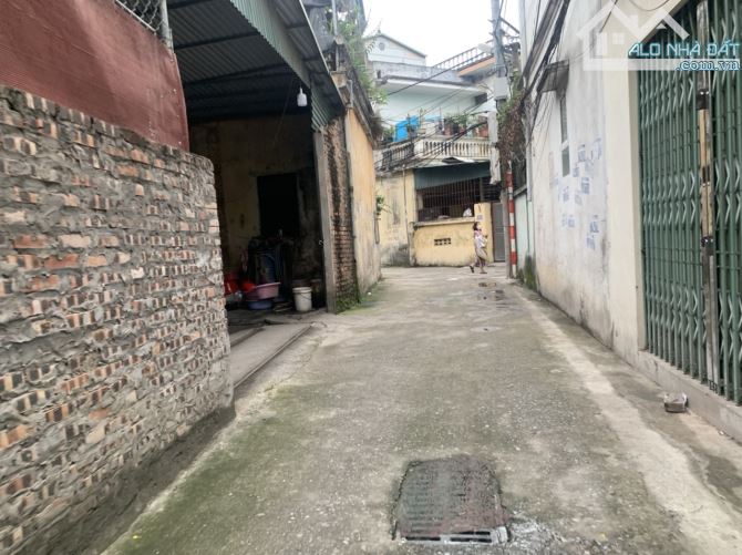 Chính chủ bán 30m đất tổ 15 Thạch Bàn chỉ 4 tỷ đồng, ngõ nông, cách đường ô tô tránh 50m - 1