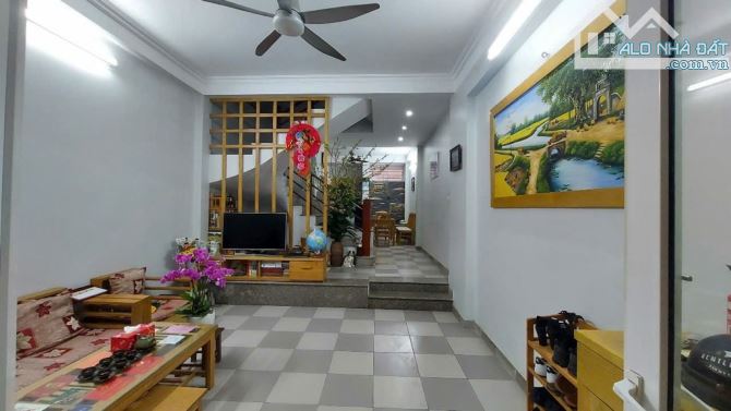 MẶT PHỐ CẦU GIẤY - Ô TÔ ĐỖ CỬA - 55M2 - 12 TỶ - KINH DOANH SƯỚNG - Ở SƯỚNG - MIỄN QUY HOẠC - 1