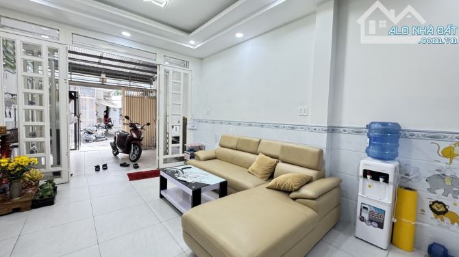 QUẬN 7 NHÀ ĐẸP, HẺM XE HƠI, 4 TẦNG, KẾ MẶT TIỀN, 86M2, GẦN NGUYỄN THỊ THẬP - 1