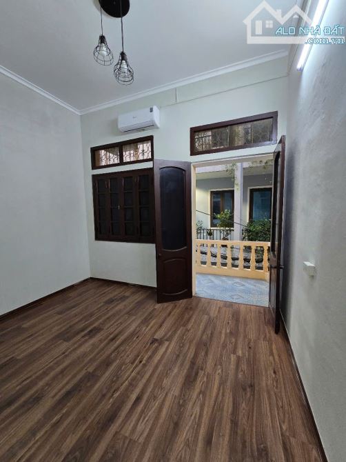 Cho thuê gấp nhà nguyên căn, DT 80m2x2tầng, ngõ xe ba gác, đường Hồng Hà, HN, 12,5tr/tháng - 1
