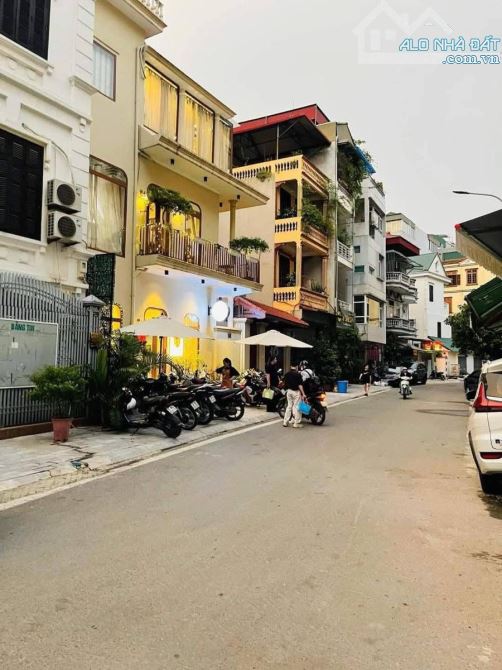 Lô góc ngõ 603 Lạc Long Quân - 22 tỷ 5 - DT 75m2 - Ô tô tránh - 1