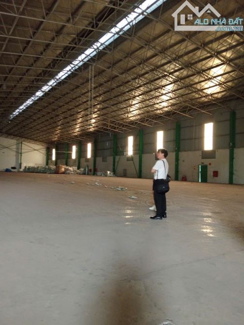 Cho thuê 2500m kho, xưởng KCN Quang Minh - 1