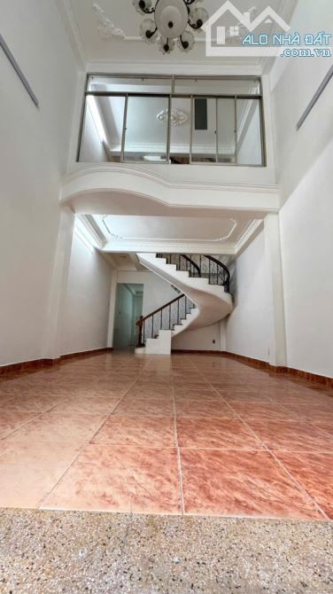 SÁT MT - NGAY CHỢ PHÚ NHUẬN - HUỲNH VĂN BÁNH - NHÀ 3 TẦNG - 56M2 - CHỈ 7.5T TL - 1