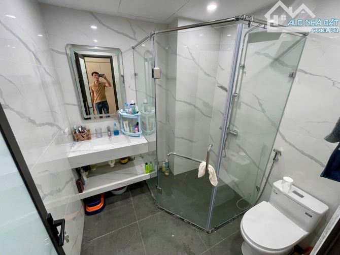 Nhà đẹp nội thất hiện đại ô tô vào nhà ngõ Phố Giang Biên DT 47m2 . Giá 11.2 tỷ - 12