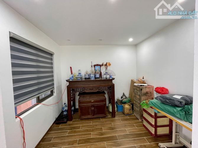 Nhà đẹp nội thất hiện đại ô tô vào nhà ngõ Phố Giang Biên DT 47m2 . Giá 11.2 tỷ - 13