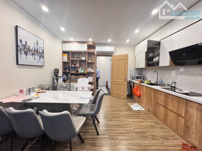 Bán nhà Nguyễn Sơn, Long Biên, 42m2, 7 Tầng, GARA, THANG MÁY, KINH DOANG, Ô TÔ TRÁNH. - 2